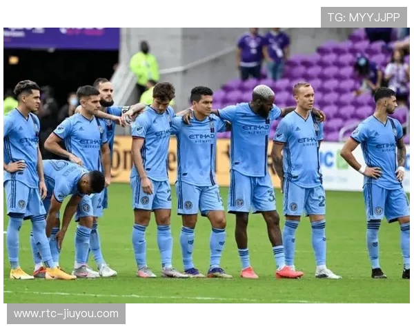 虚拟赛事复刻技术应用于职业训练与大众娱乐，多视角分析战术细节