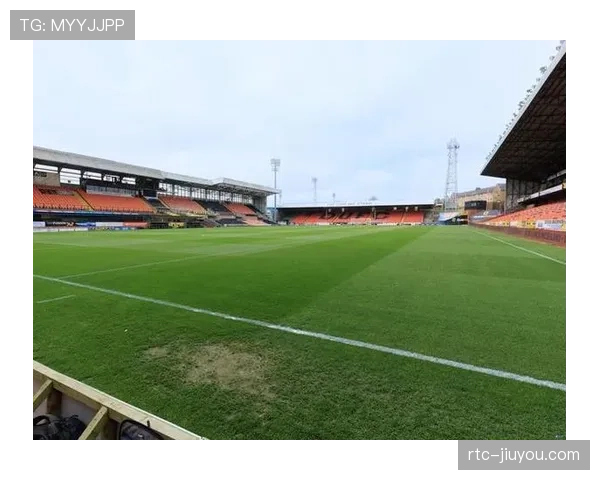 拜仁慕尼黑通过一次精心设计的门球快发,迅速在前场赢得位置极佳的任意球